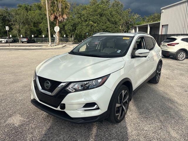Photo of 2022 White Nissan Rogue Sport