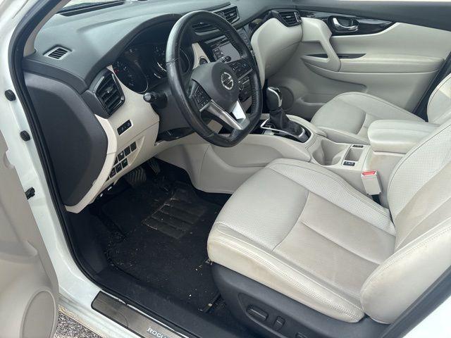 Photo of 2022 White Nissan Rogue Sport