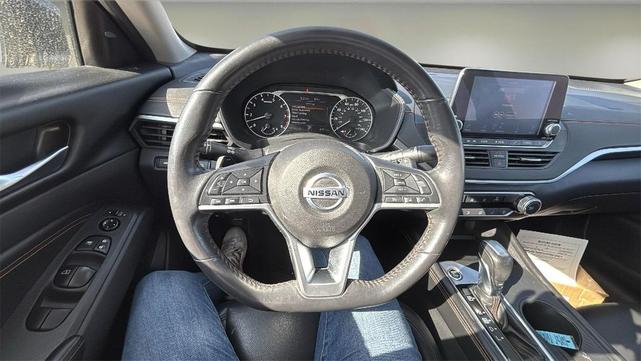 Photo of 2022 Super Black Clearcoat Nissan Altima