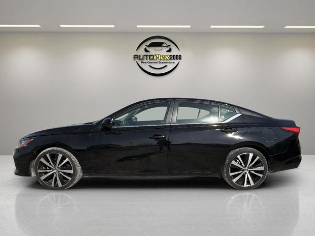 Photo of 2022 Super Black Clearcoat Nissan Altima
