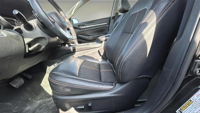 Photo of 2022 Super Black Clearcoat Nissan Altima