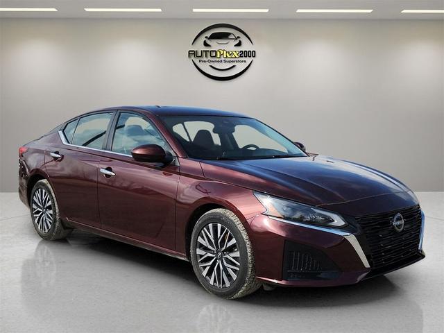 Photo of 2023 Garnet Pearl Metallic Nissan Altima