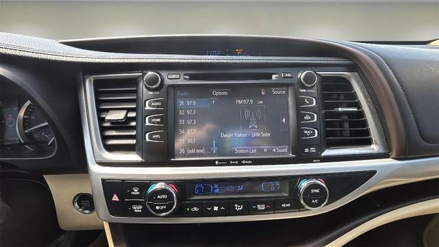 Photo of 2018 Shoreline Blue Pearl Toyota Highlander