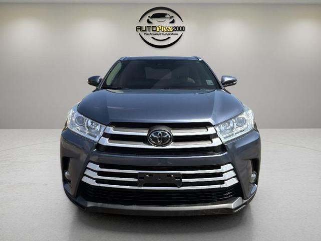 Photo of 2018 Shoreline Blue Pearl Toyota Highlander