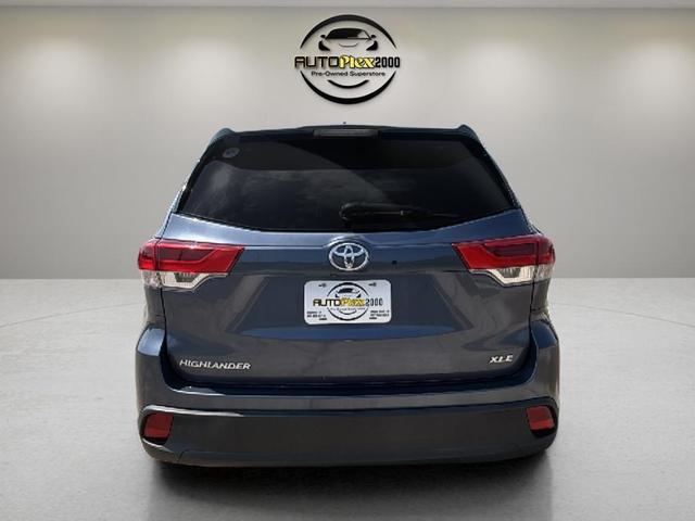 Photo of 2018 Shoreline Blue Pearl Toyota Highlander