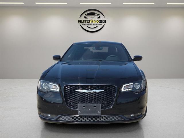 Photo of 2018 Gloss Black Chrysler 300