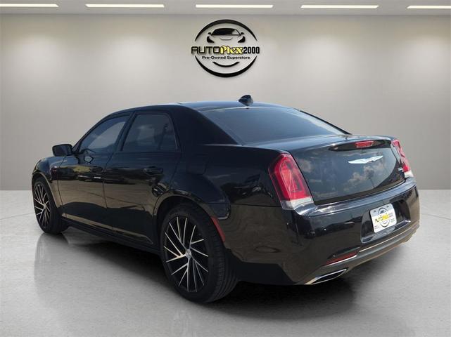 Photo of 2018 Gloss Black Chrysler 300