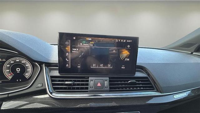 Photo of 2022 Silver Metallic Audi SQ5