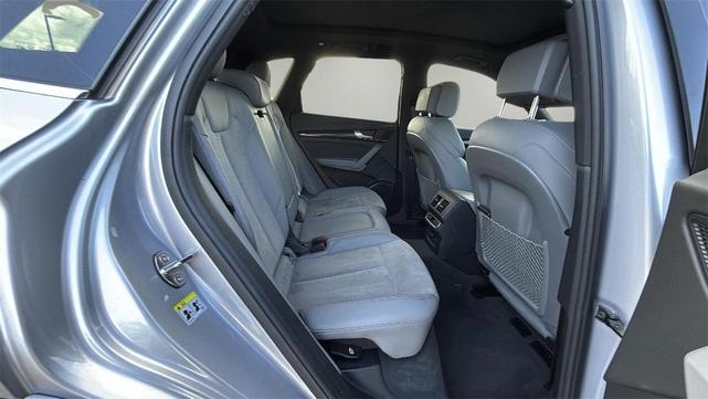 Photo of 2022 Silver Metallic Audi SQ5