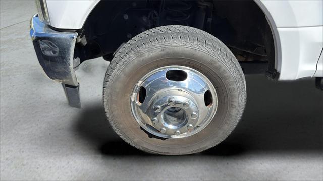 Photo of 2019 Oxford White Ford F-350