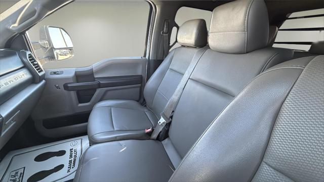 Photo of 2019 Oxford White Ford F-350