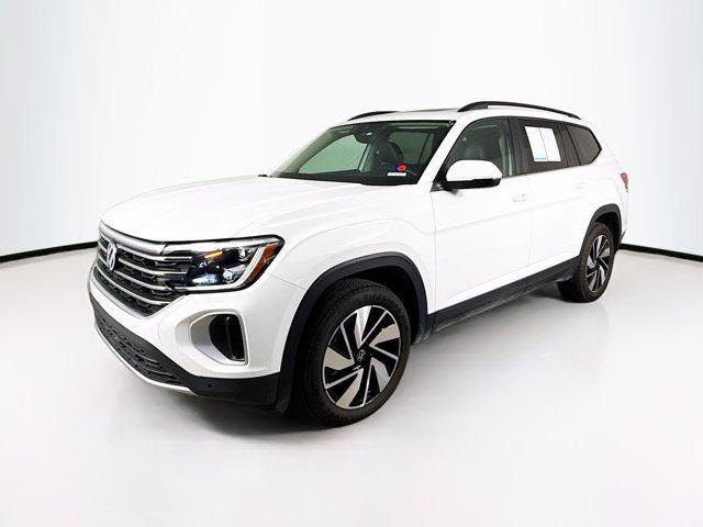 Photo of 2024 White Volkswagen Atlas