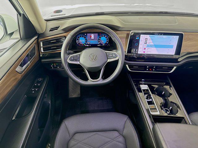 Photo of 2024 White Volkswagen Atlas
