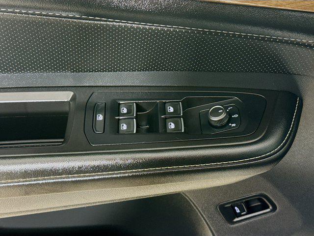Photo of 2024 White Volkswagen Atlas