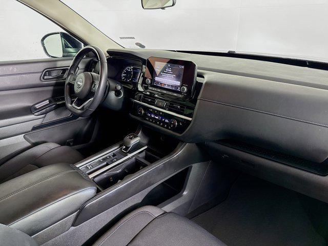 Photo of 2024 Super Black Nissan Pathfinder