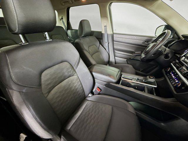 Photo of 2024 Super Black Nissan Pathfinder