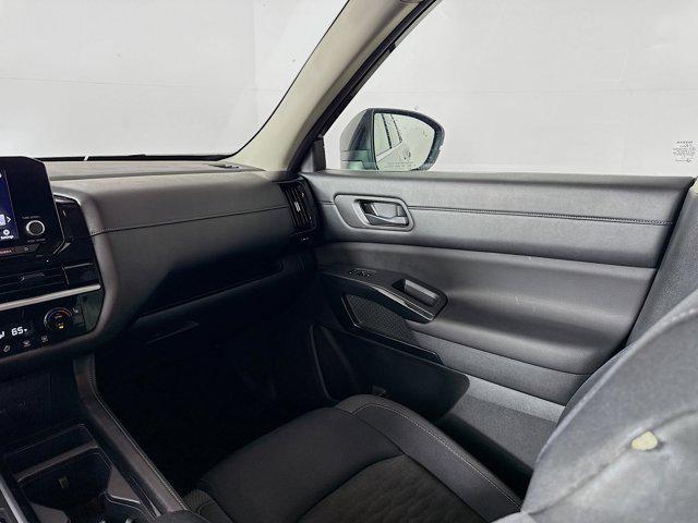 Photo of 2024 Super Black Nissan Pathfinder
