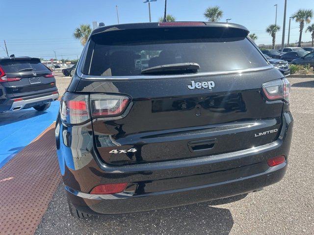Photo of 2022 Diamond Black Crystal Pearlcoat Jeep Compass