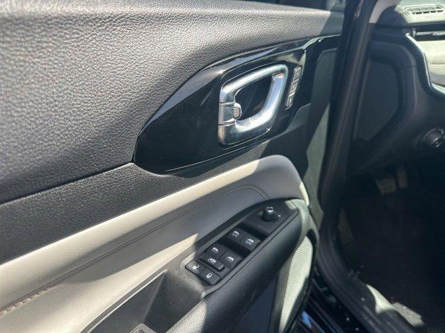 Photo of 2022 Diamond Black Crystal Pearlcoat Jeep Compass