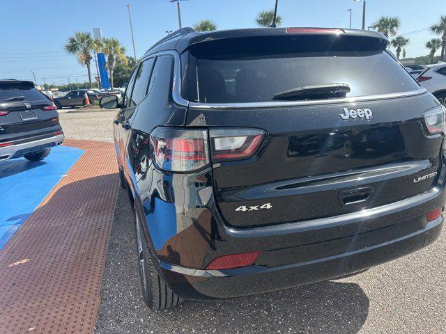 Photo of 2022 Diamond Black Crystal Pearlcoat Jeep Compass