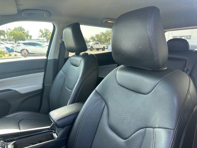 Photo of 2022 Diamond Black Crystal Pearlcoat Jeep Compass