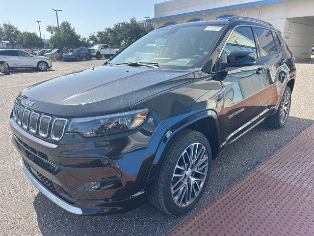Photo of 2022 Diamond Black Crystal Pearlcoat Jeep Compass