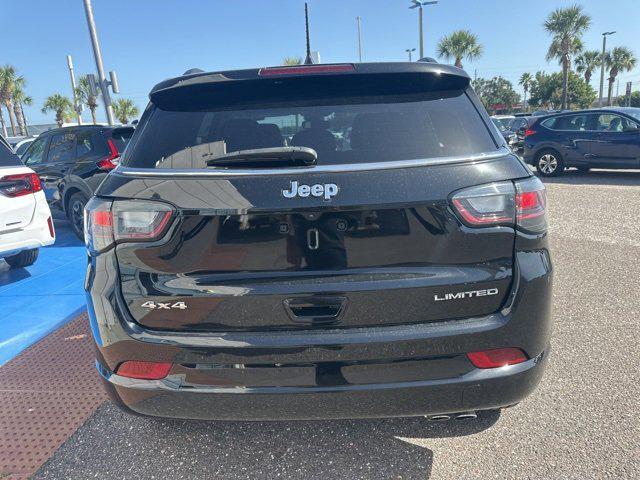 Photo of 2022 Diamond Black Crystal Pearlcoat Jeep Compass