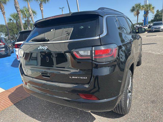 Photo of 2022 Diamond Black Crystal Pearlcoat Jeep Compass