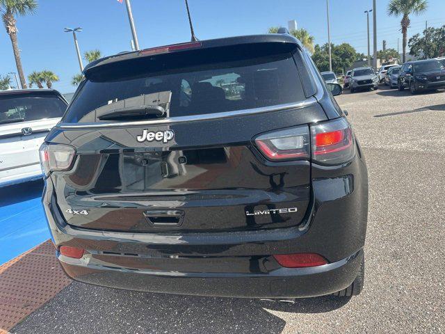 Photo of 2022 Diamond Black Crystal Pearlcoat Jeep Compass