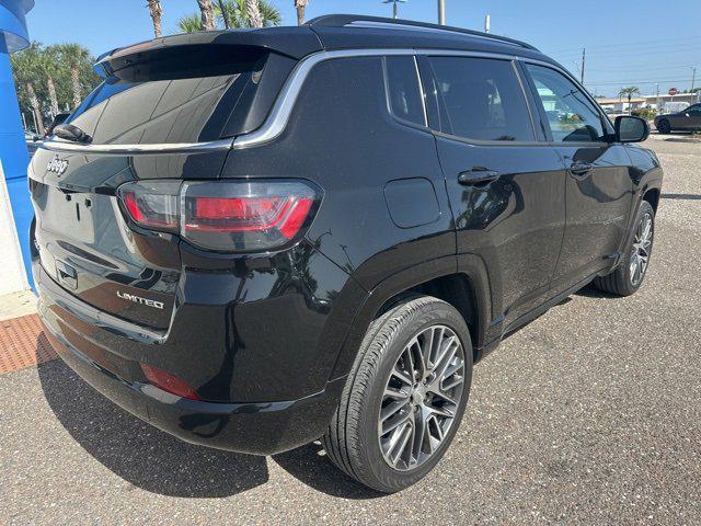 Photo of 2022 Diamond Black Crystal Pearlcoat Jeep Compass
