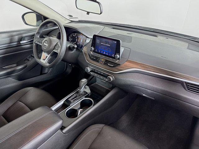 Photo of 2024 Brilliant Silver Metallic Nissan Altima