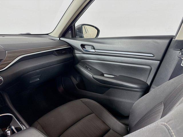 Photo of 2024 Brilliant Silver Metallic Nissan Altima