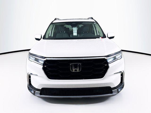 Photo of 2025 Platinum White Pearl Honda Pilot