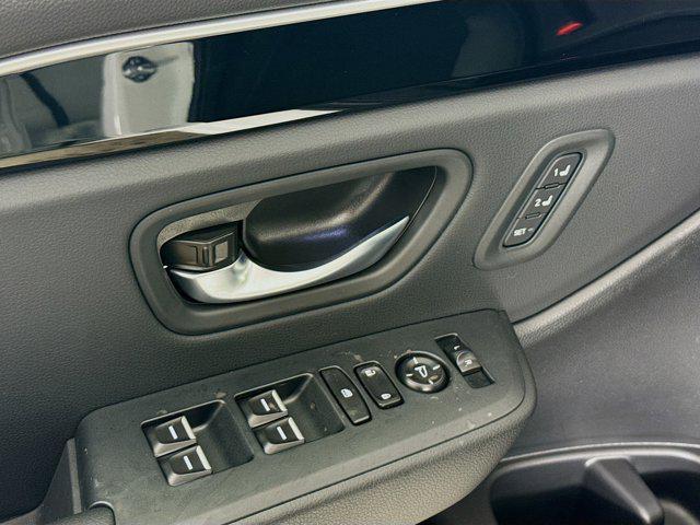 Photo of 2025 Platinum White Pearl Honda Pilot