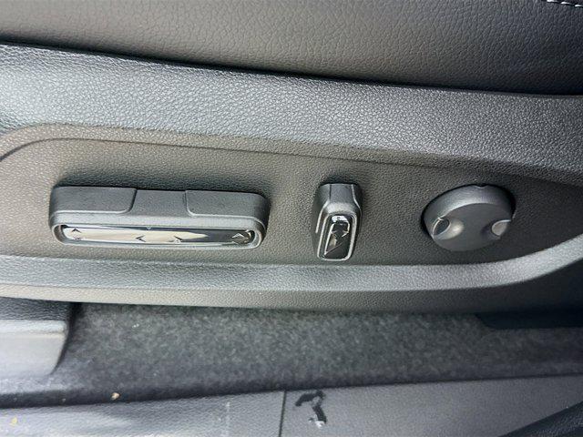 Photo of 2025 Platinum White Pearl Honda Pilot