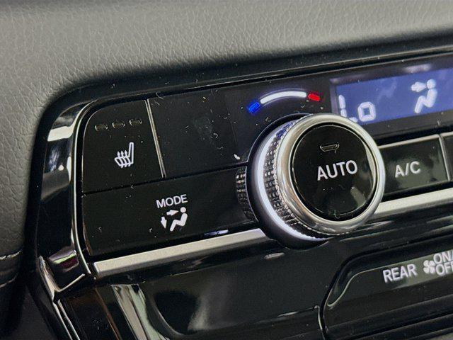 Photo of 2025 Platinum White Pearl Honda Pilot