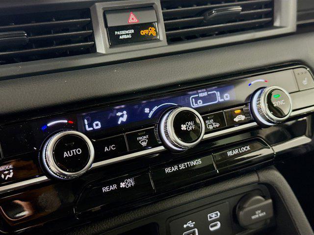 Photo of 2025 Platinum White Pearl Honda Pilot