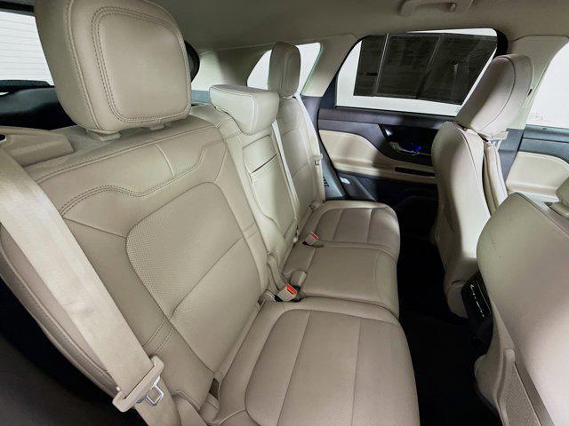 Photo of 2021 White Lincoln Corsair