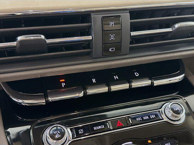 Photo of 2021 White Lincoln Corsair