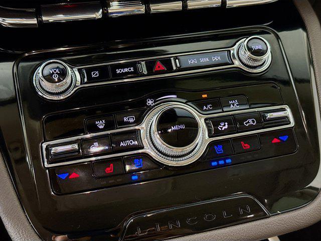 Photo of 2021 White Lincoln Corsair