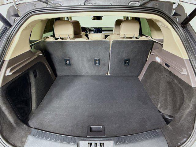 Photo of 2021 White Lincoln Corsair