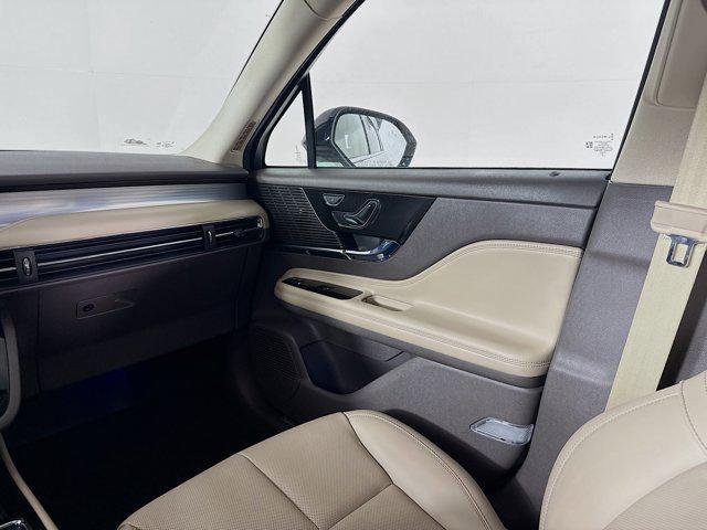 Photo of 2021 White Lincoln Corsair