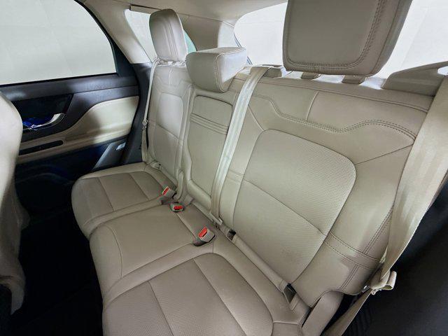 Photo of 2021 White Lincoln Corsair