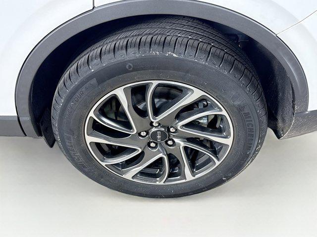 Photo of 2021 White Lincoln Corsair