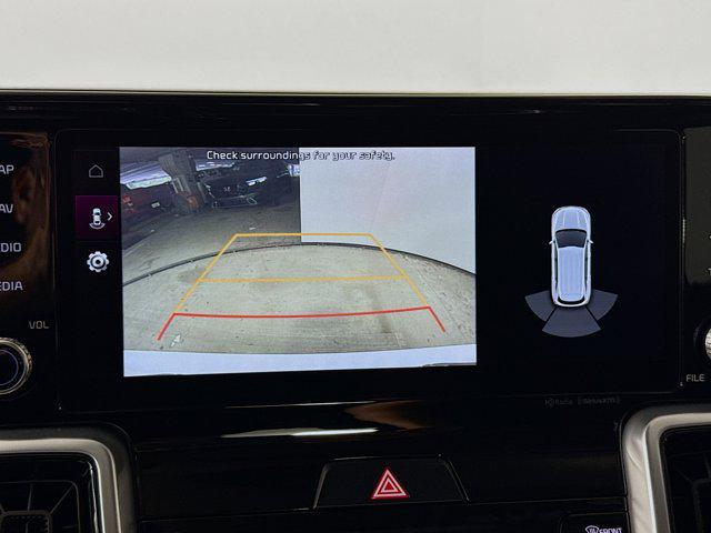 Photo of 2022 Glacial White Pearl Kia Sorento