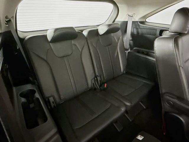 Photo of 2022 Glacial White Pearl Kia Sorento