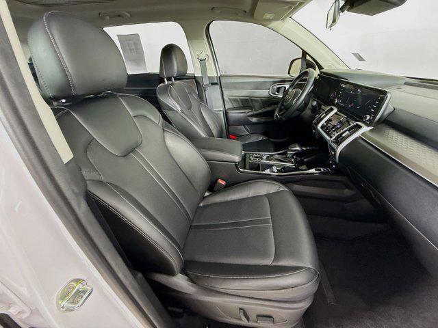 Photo of 2022 Glacial White Pearl Kia Sorento