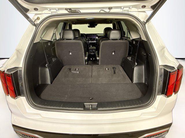 Photo of 2022 Glacial White Pearl Kia Sorento