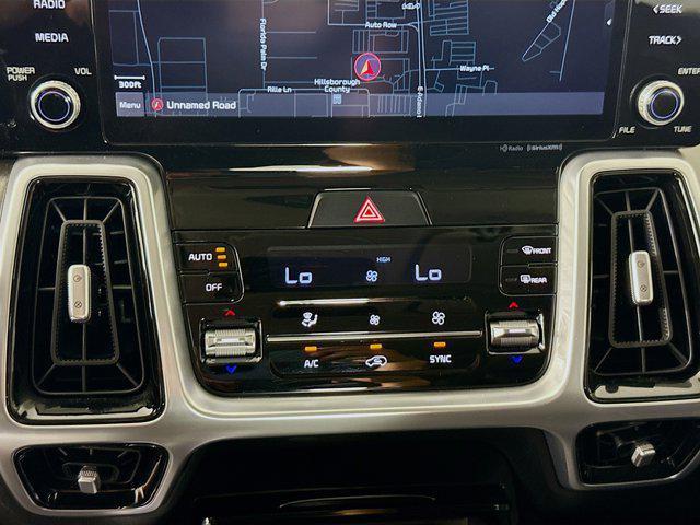 Photo of 2022 Glacial White Pearl Kia Sorento