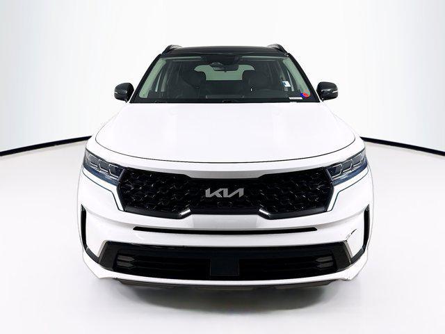 Photo of 2022 Glacial White Pearl Kia Sorento